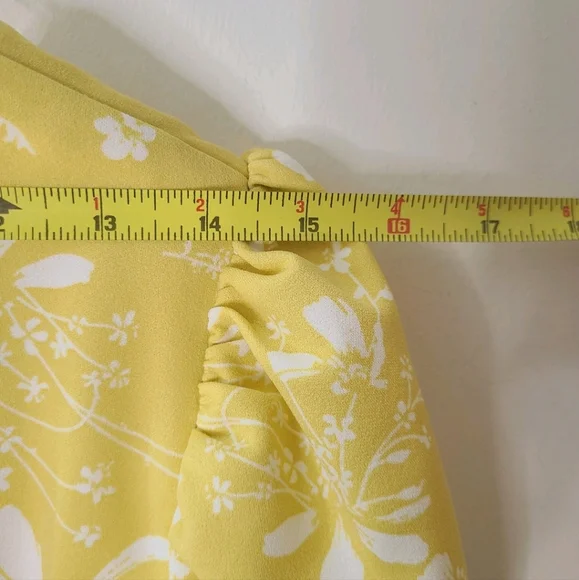 Mellóday Golden Yellow & White Floral Short Puff Sleeve Blouse Sz L NWT - Picture 16 of 16
